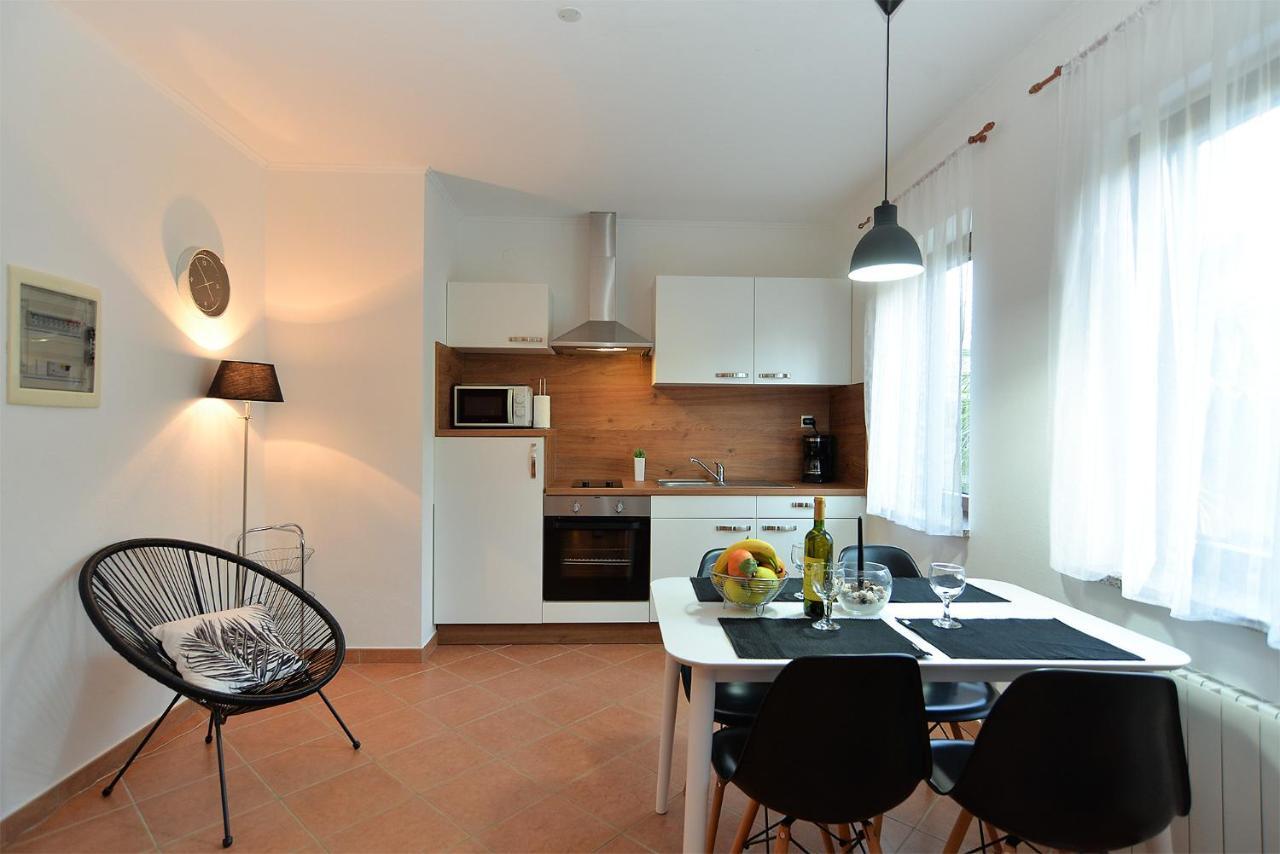 Apartments Marija 1089 Porec Exterior photo